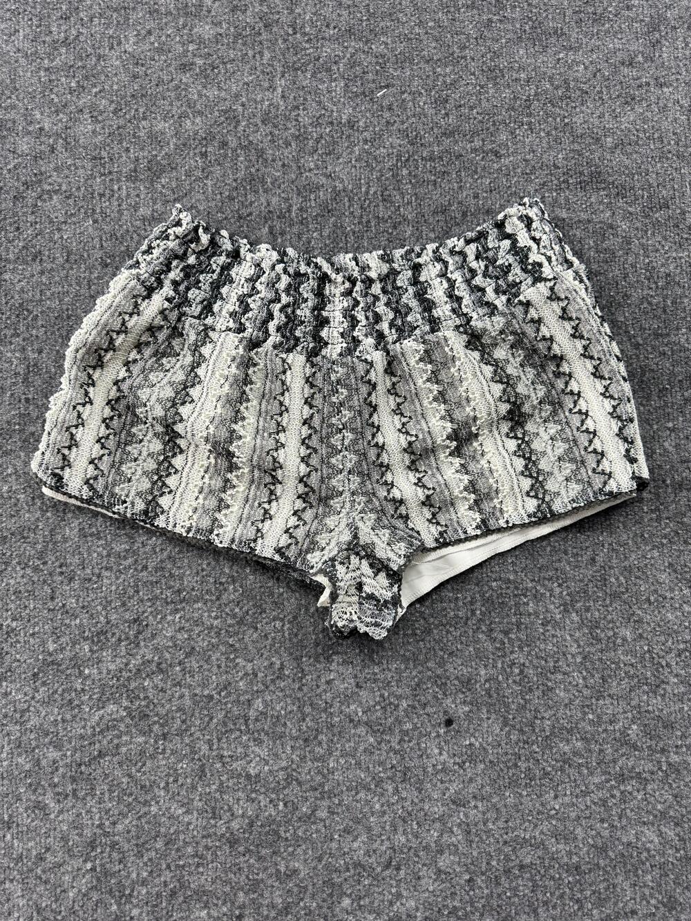 Nobo Shorts Juniors M 7-9 Black White Lace Hot Pants Elastic Waist Lined Pull On